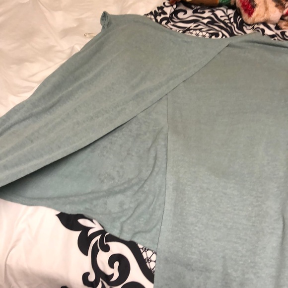 Blue/green top - Picture 2 of 2